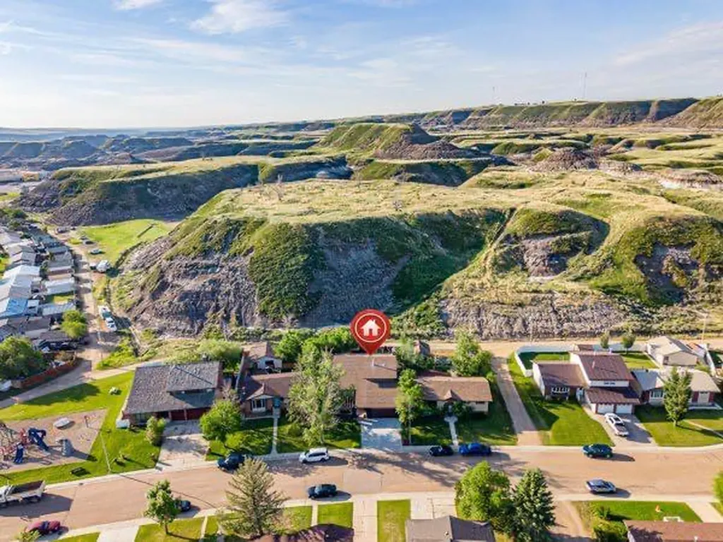 181 Huntington Park Drumheller AB T0J0Y6