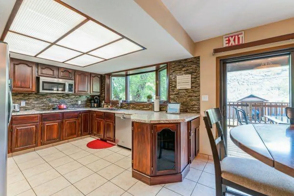 181 Huntington Park Drumheller AB T0J0Y6