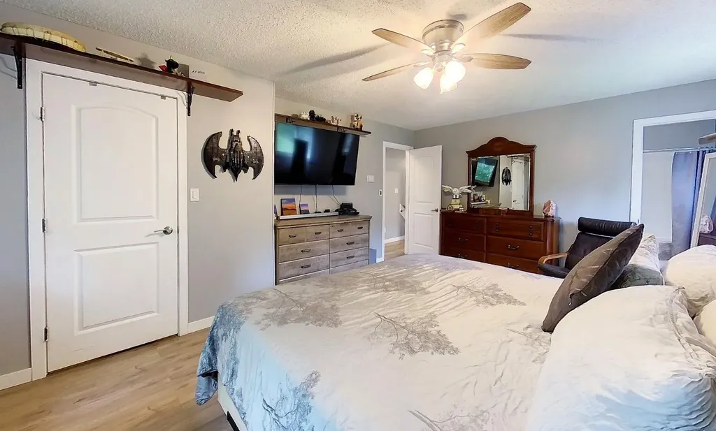 6336 13 Avenue Edson AB T7E 1S2