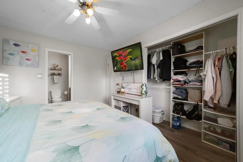 5221 42 Street Camrose AB T4V 1A7