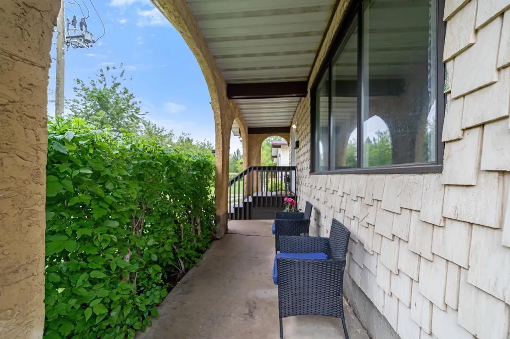 5221 42 Street Camrose AB T4V 1A7