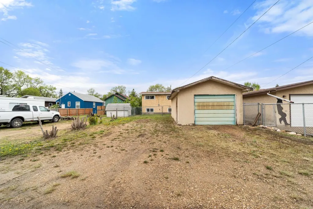 5221 42 Street Camrose AB T4V 1A7