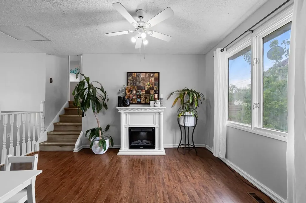 5221 42 Street Camrose AB T4V 1A7