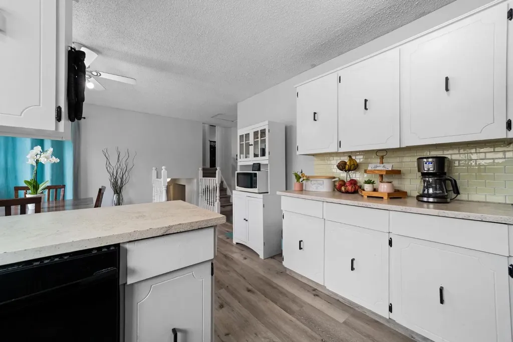 5221 42 Street Camrose AB T4V 1A7