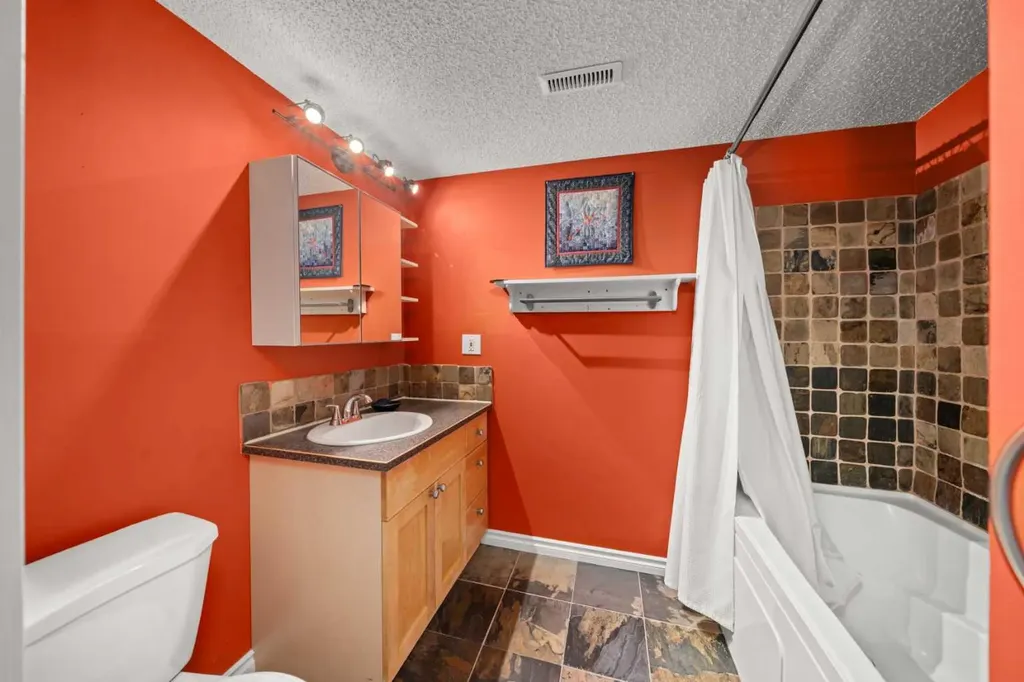 1540 29 Street NW Calgary AB T2N4M1