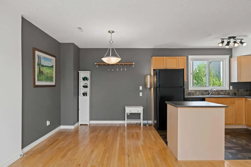 1540 29 Street NW Calgary AB T2N4M1