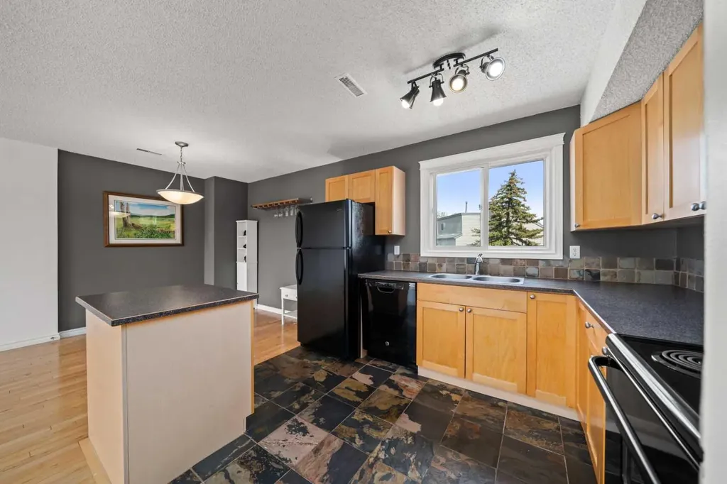 1540 29 Street NW Calgary AB T2N4M1