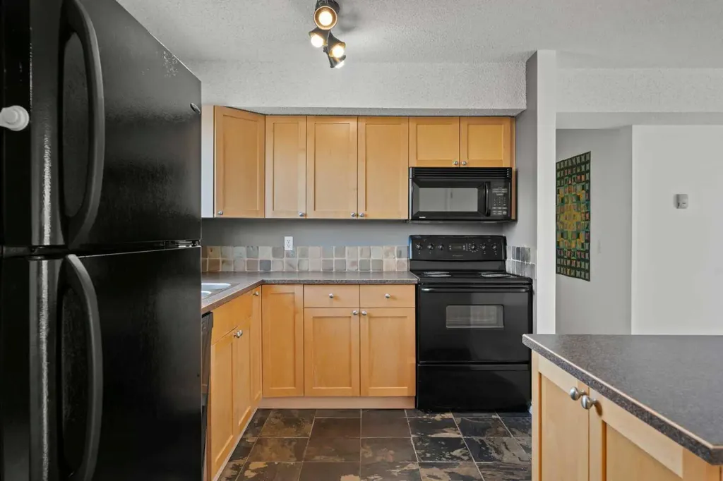 1540 29 Street NW Calgary AB T2N4M1