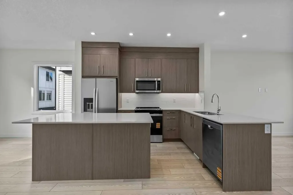 42 Corner Glen Manor NE Calgary AB T3N 2R4