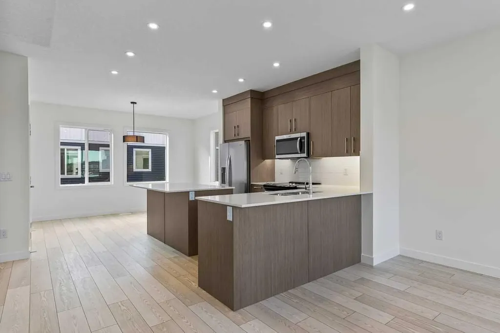 42 Corner Glen Manor NE Calgary AB T3N 2R4