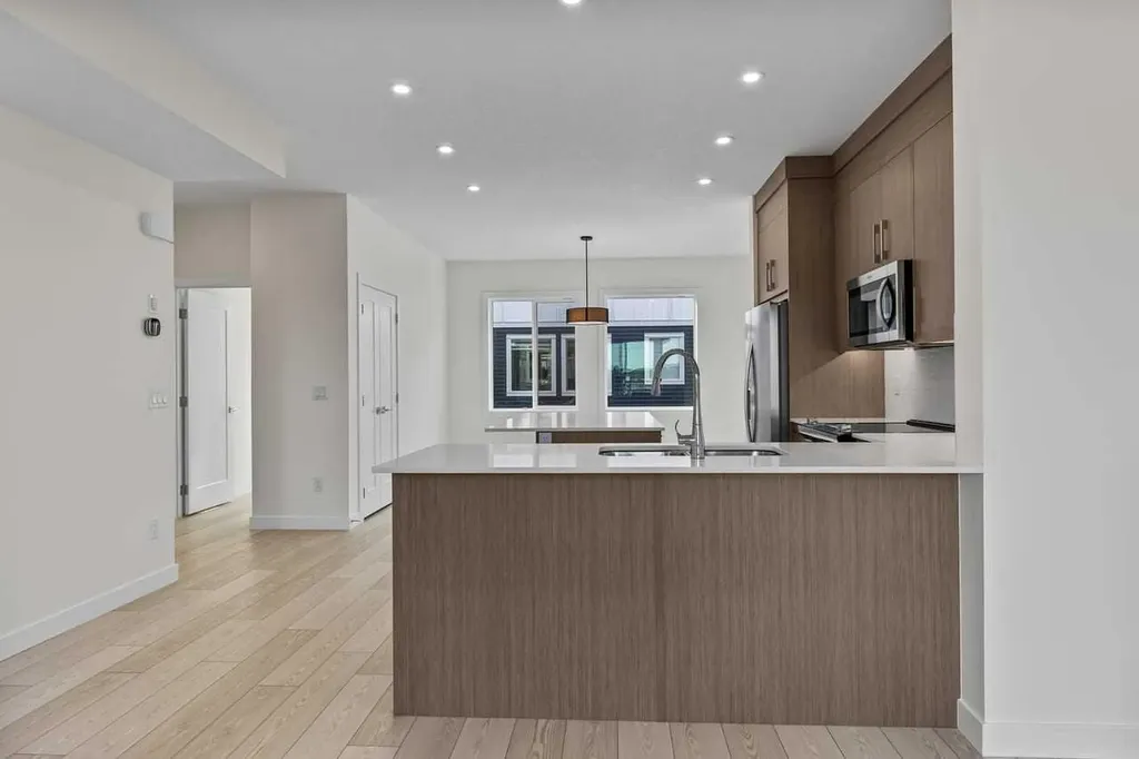 42 Corner Glen Manor NE Calgary AB T3N 2R4