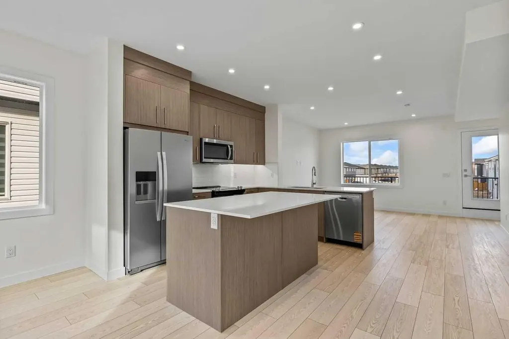 42 Corner Glen Manor NE Calgary AB T3N 2R4