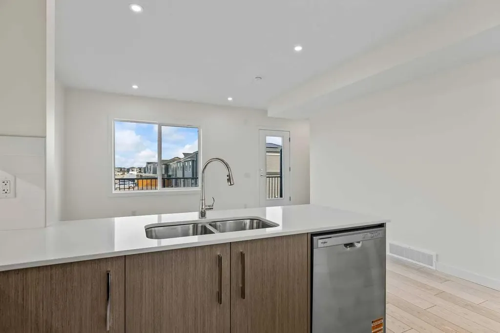 42 Corner Glen Manor NE Calgary AB T3N 2R4