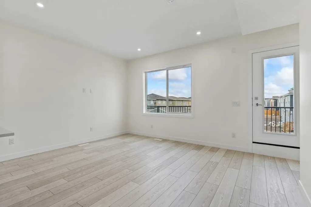 42 Corner Glen Manor NE Calgary AB T3N 2R4