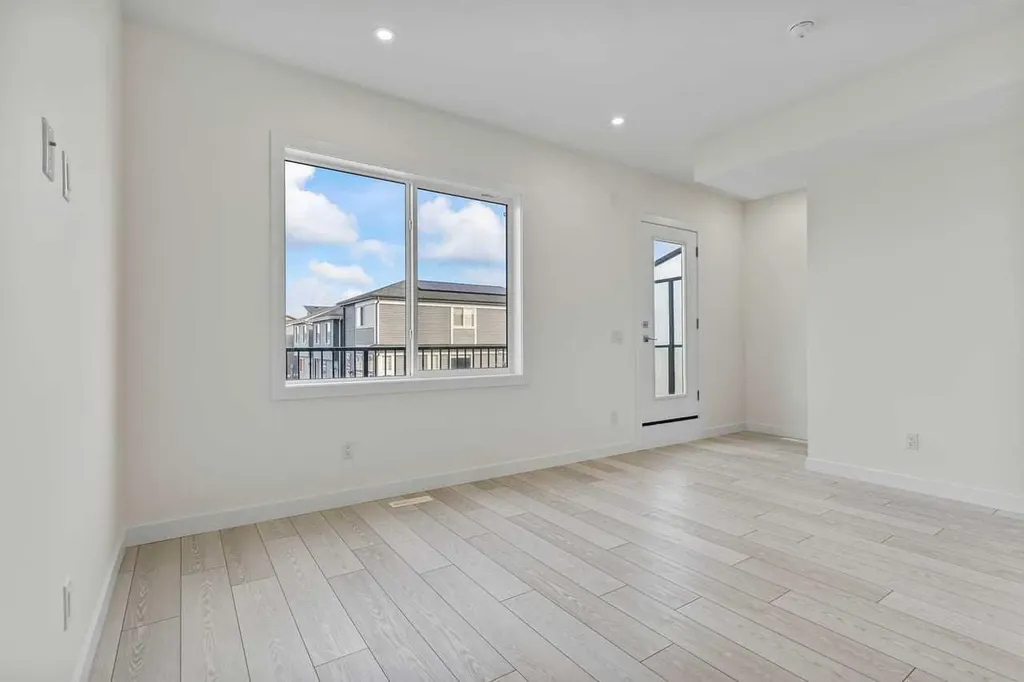 42 Corner Glen Manor NE Calgary AB T3N 2R4