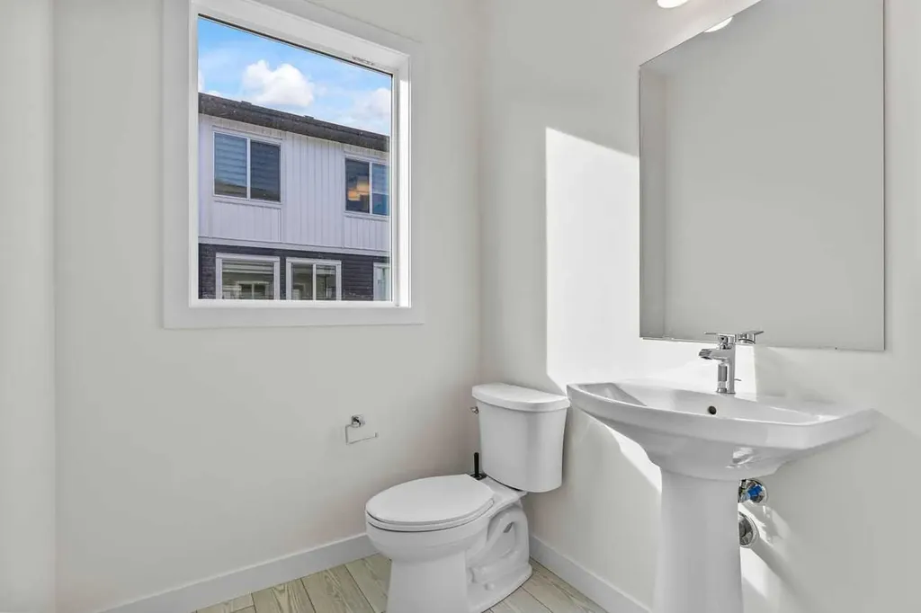 42 Corner Glen Manor NE Calgary AB T3N 2R4