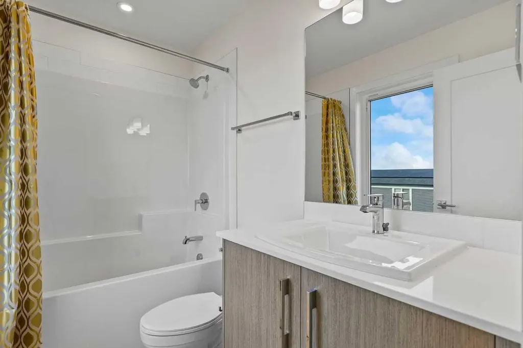 42 Corner Glen Manor NE Calgary AB T3N 2R4
