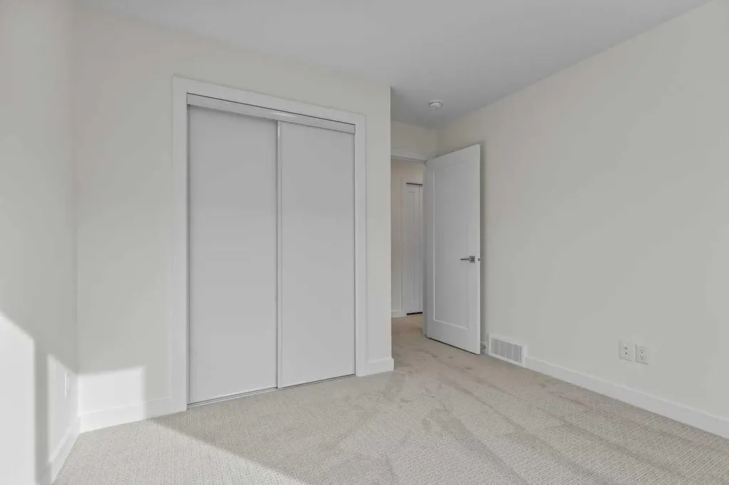 42 Corner Glen Manor NE Calgary AB T3N 2R4
