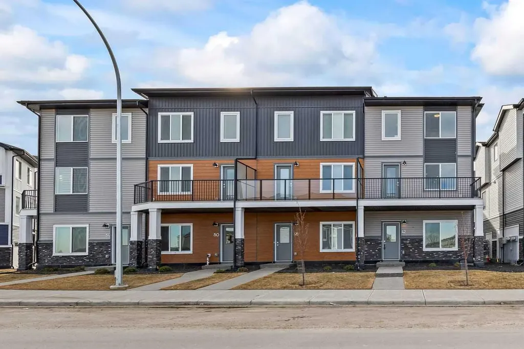42 Corner Glen Manor NE Calgary AB T3N 2R4