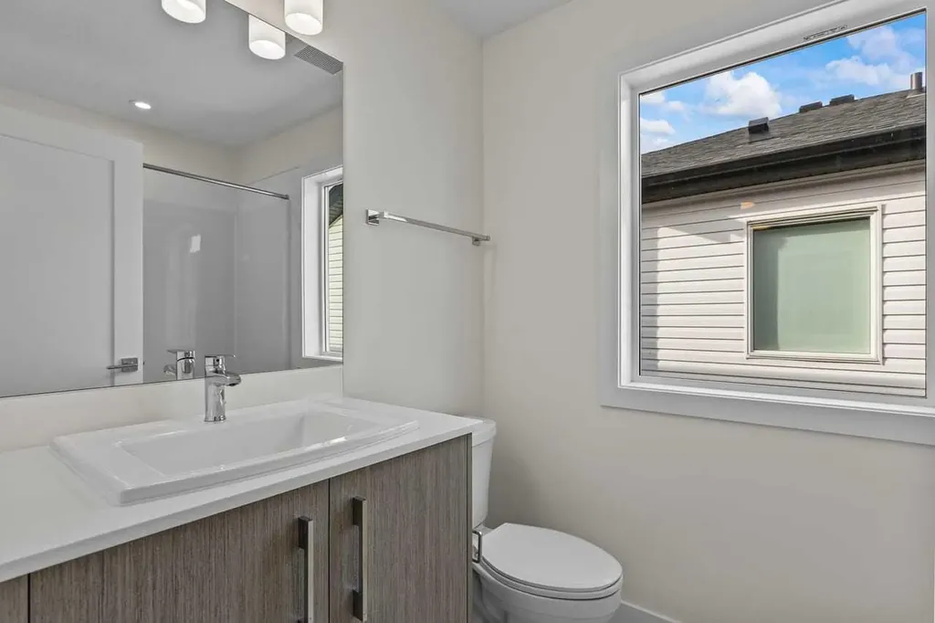42 Corner Glen Manor NE Calgary AB T3N 2R4