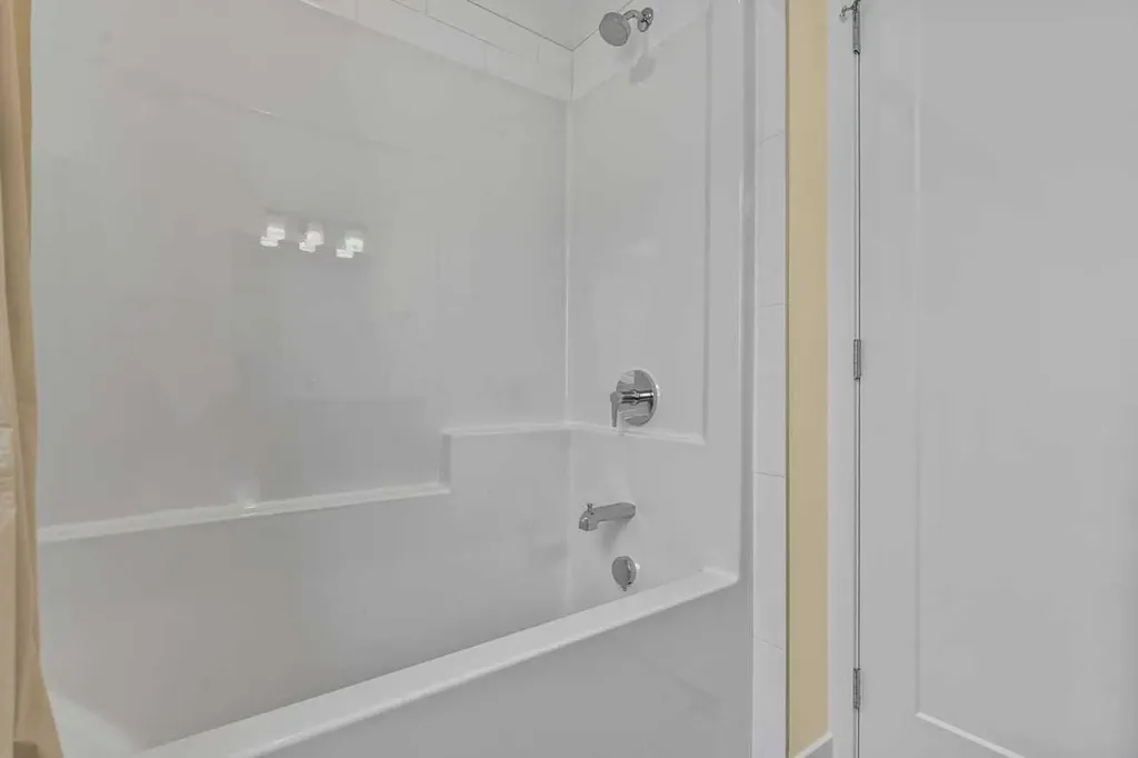 42 Corner Glen Manor NE Calgary AB T3N 2R4