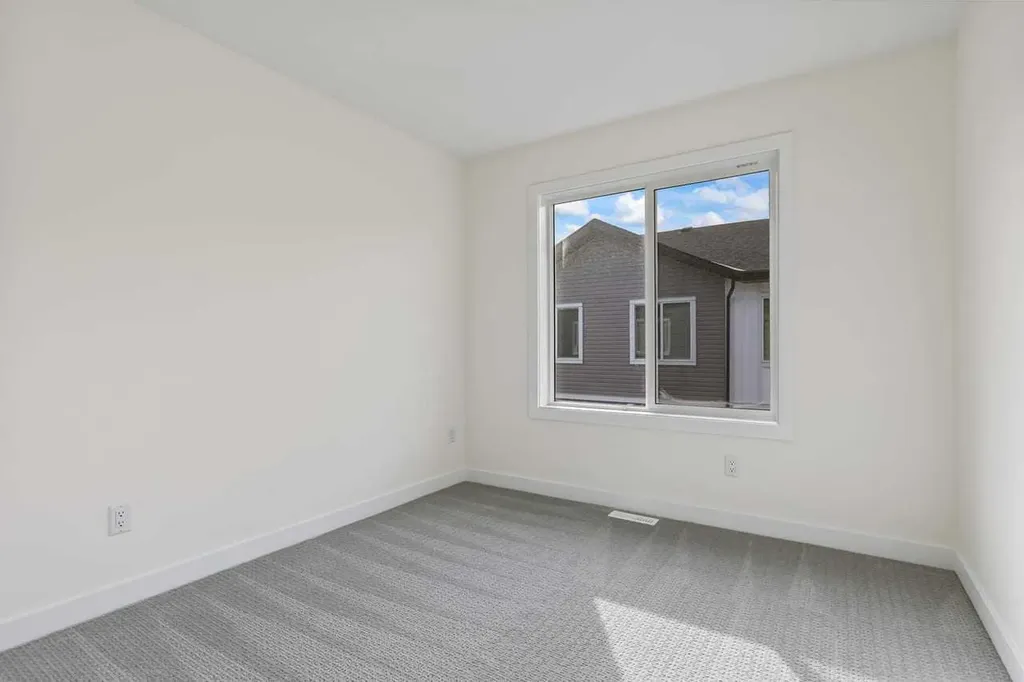 42 Corner Glen Manor NE Calgary AB T3N 2R4