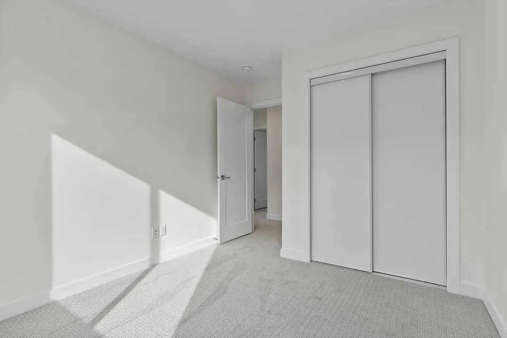42 Corner Glen Manor NE Calgary AB T3N 2R4