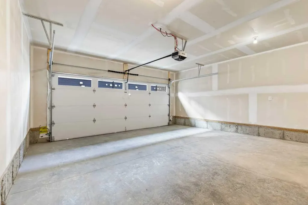 42 Corner Glen Manor NE Calgary AB T3N 2R4