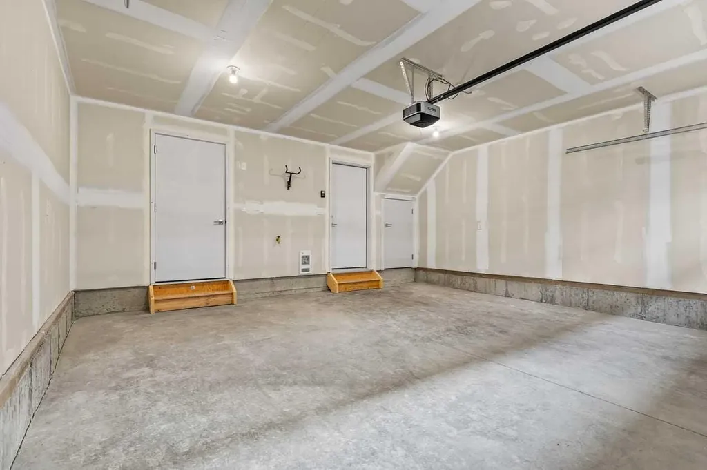 42 Corner Glen Manor NE Calgary AB T3N 2R4