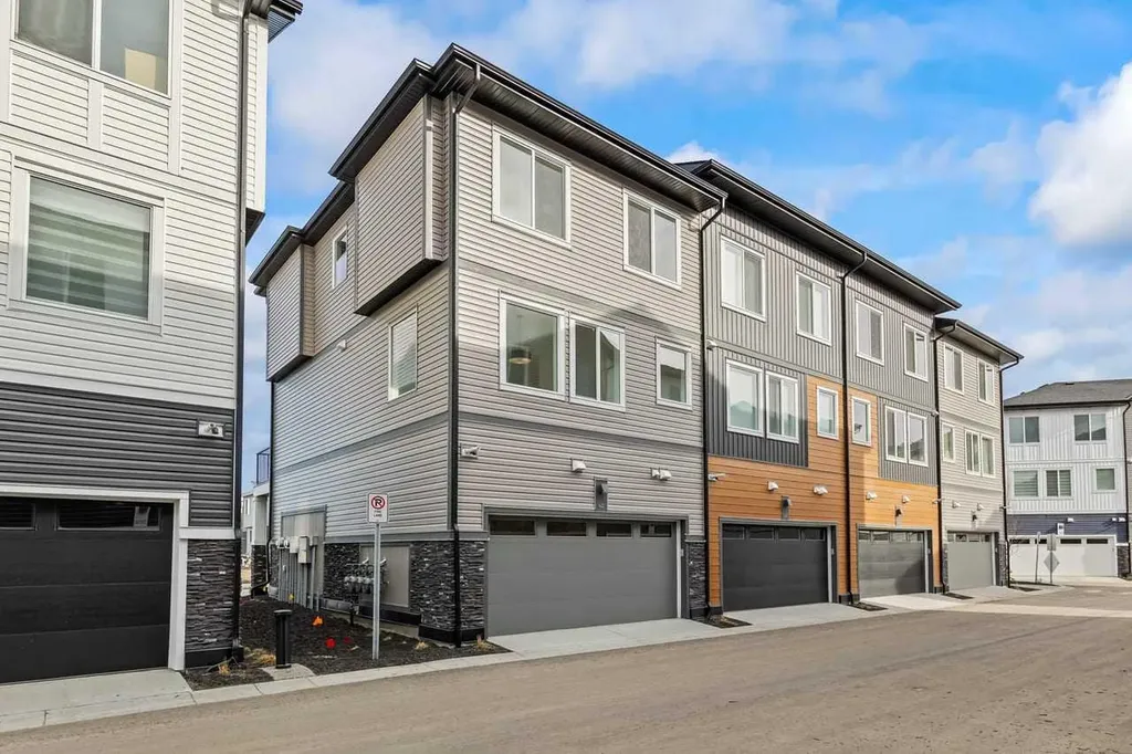 42 Corner Glen Manor NE Calgary AB T3N 2R4