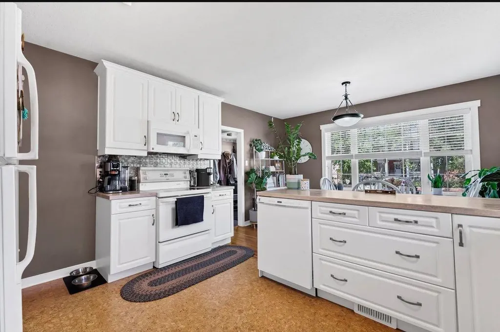 53 3 Street SW Medicine Hat AB T1A 4C4