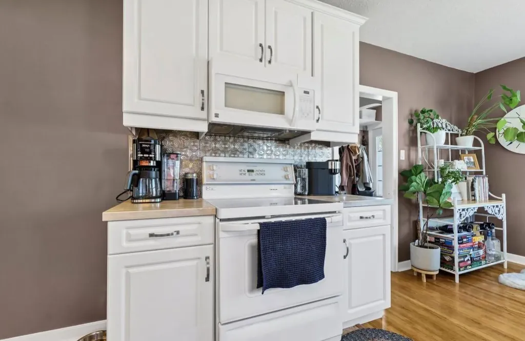 53 3 Street SW Medicine Hat AB T1A 4C4