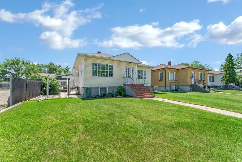 53 3 Street SW Medicine Hat AB T1A 4C4