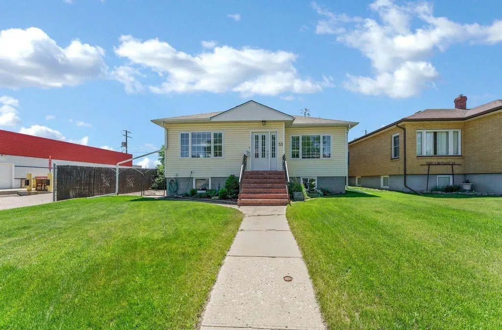 53 3 Street SW Medicine Hat AB T1A 4C4