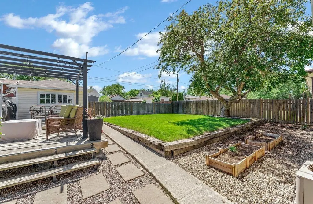 53 3 Street SW Medicine Hat AB T1A 4C4