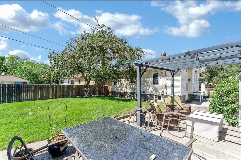 53 3 Street SW Medicine Hat AB T1A 4C4