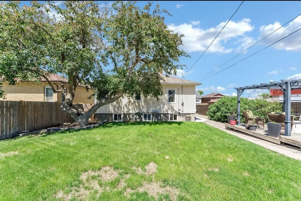 53 3 Street SW Medicine Hat AB T1A 4C4