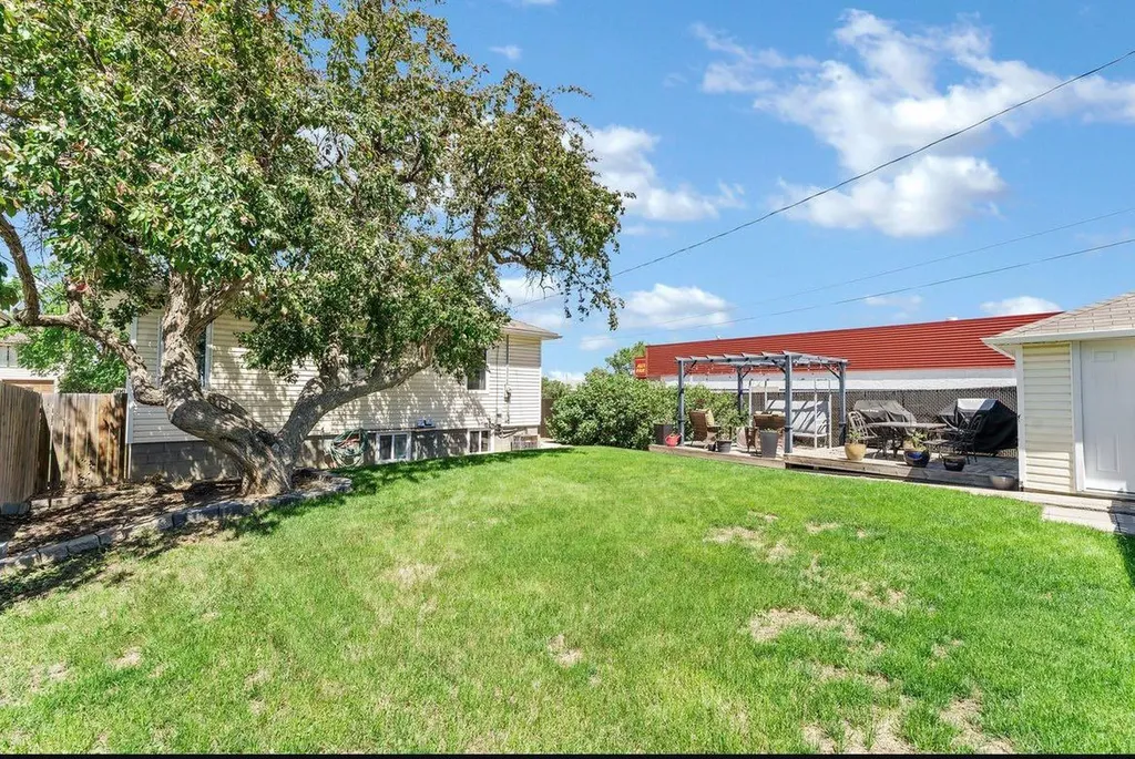 53 3 Street SW Medicine Hat AB T1A 4C4