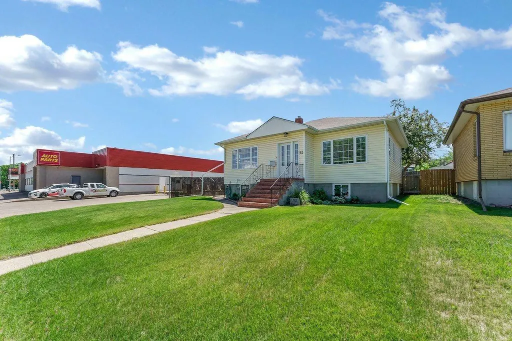 53 3 Street SW Medicine Hat AB T1A 4C4