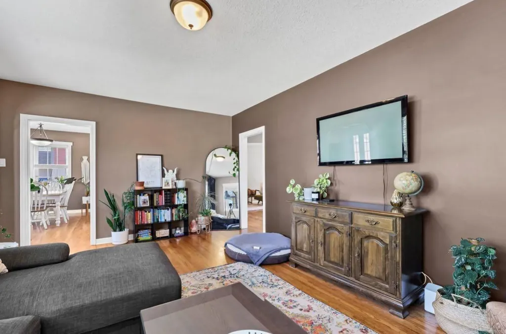 53 3 Street SW Medicine Hat AB T1A 4C4
