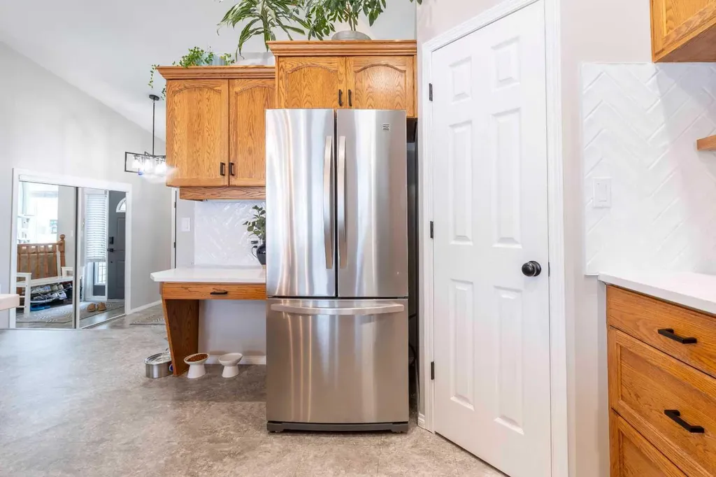 7 Davison Drive Red Deer AB T4R 2J3