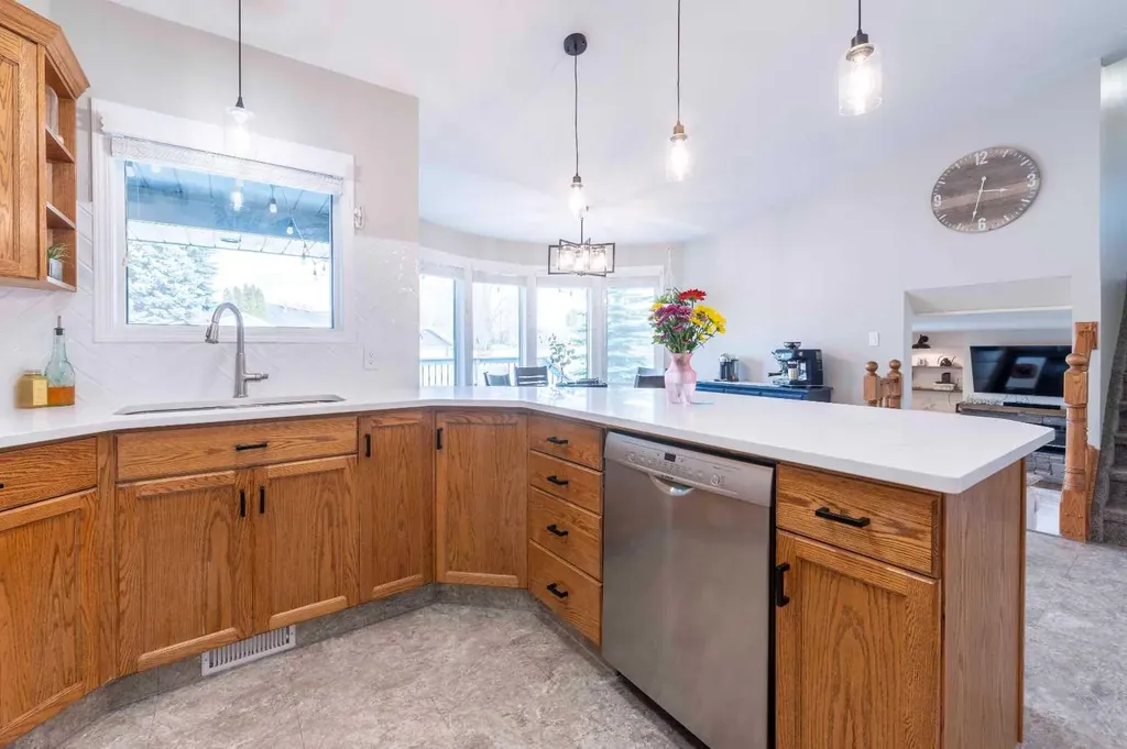 7 Davison Drive Red Deer AB T4R 2J3