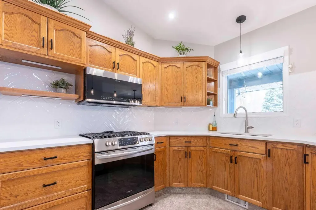 7 Davison Drive Red Deer AB T4R 2J3