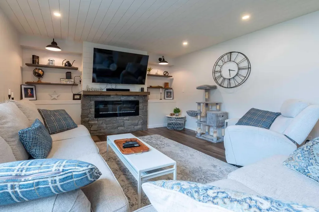 7 Davison Drive Red Deer AB T4R 2J3