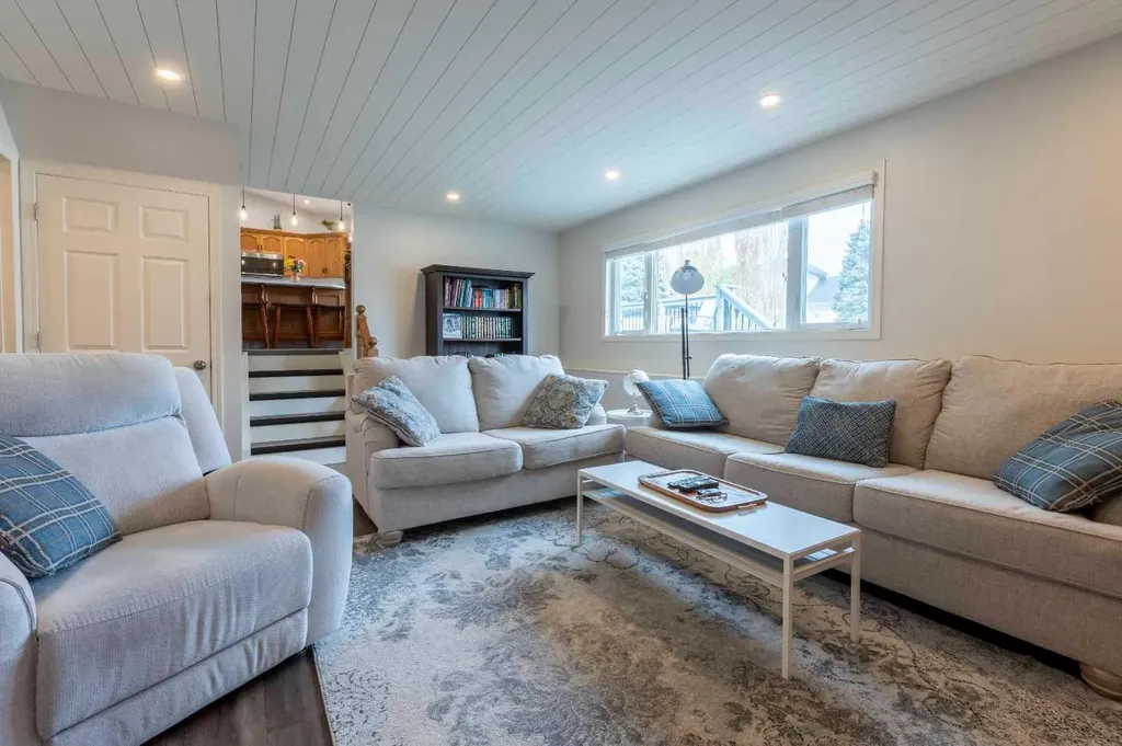 7 Davison Drive Red Deer AB T4R 2J3