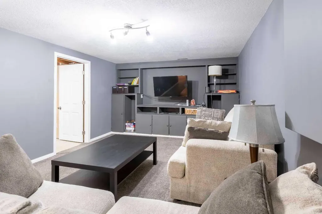 7 Davison Drive Red Deer AB T4R 2J3
