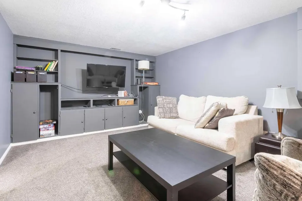 7 Davison Drive Red Deer AB T4R 2J3