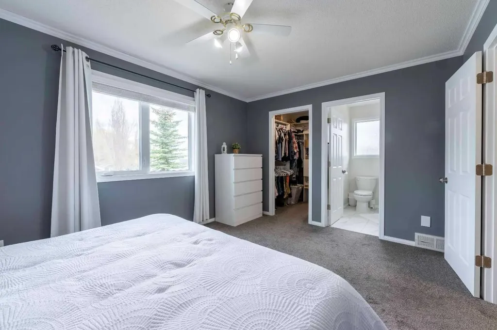 7 Davison Drive Red Deer AB T4R 2J3