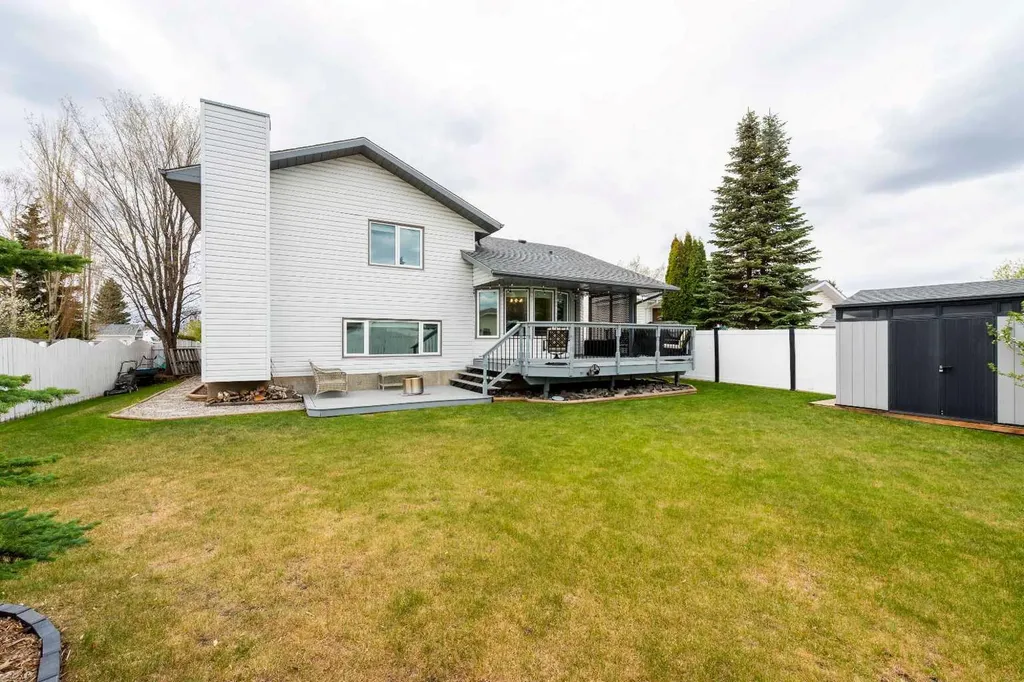 7 Davison Drive Red Deer AB T4R 2J3