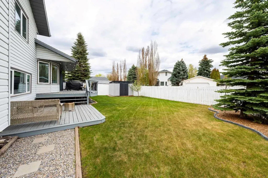 7 Davison Drive Red Deer AB T4R 2J3